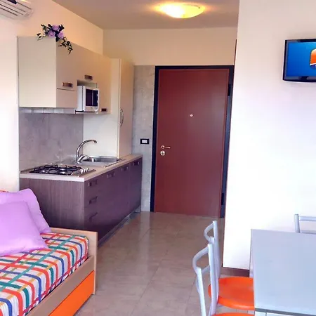 Mit Terrasse Und Gemeinschaftspool Apartment