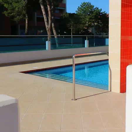 Mit Terrasse Und Gemeinschaftspool